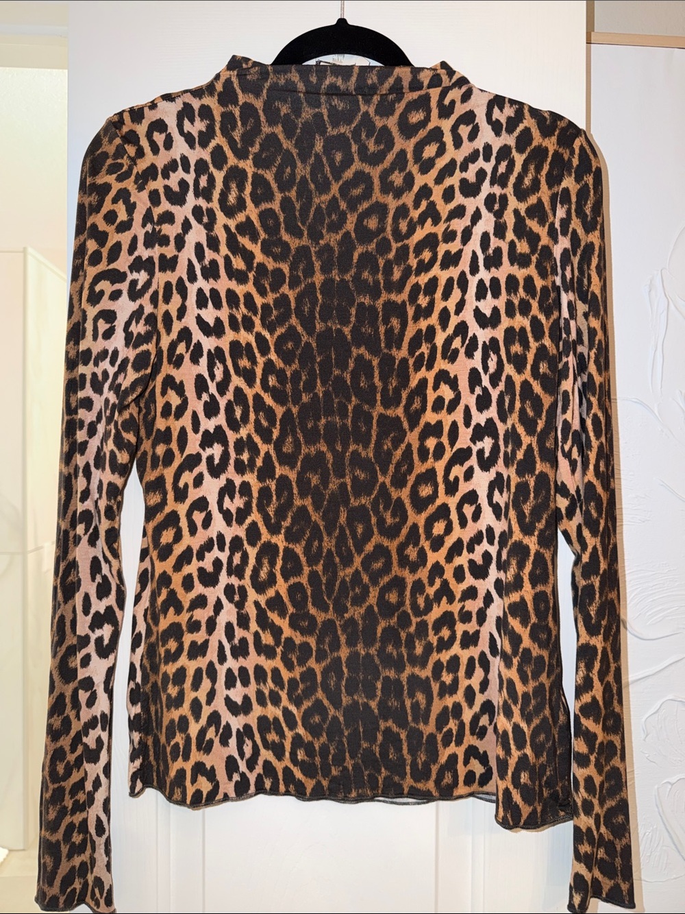 H&M Leopard Print mock neck Long Sleeve Tissue Tee Like New Size M